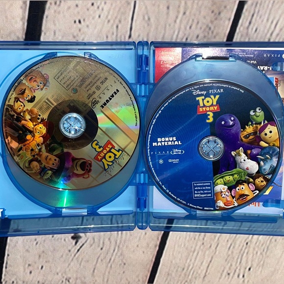 Toy Story 3 (Two-Disc Blu-ray / DVD Combo) digital copy with original paperwork - Picture 2 of 4